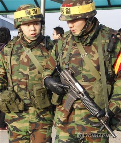 north korean army uniform. South Korean soldiers in